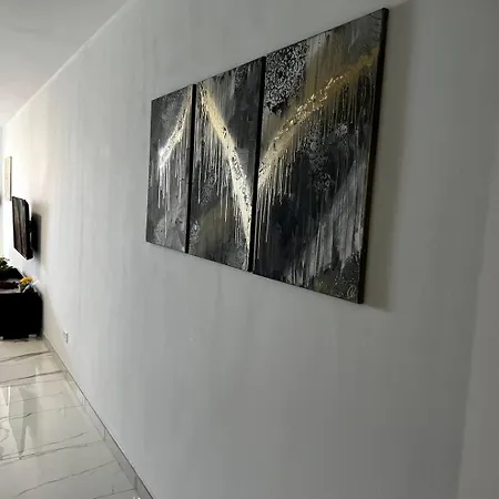 Apartment Xemxija 2bed Seafront - Fl 1 By Homely