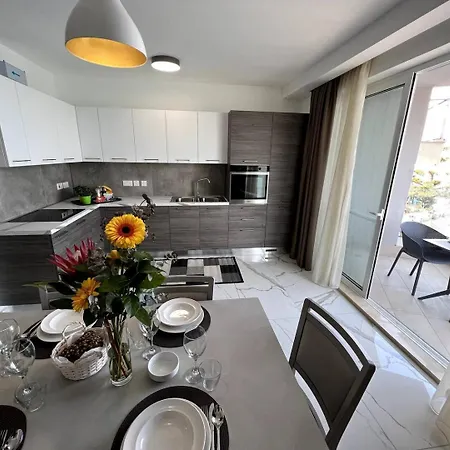 Apartment Xemxija 2bed Seafront - Fl 1 By Homely